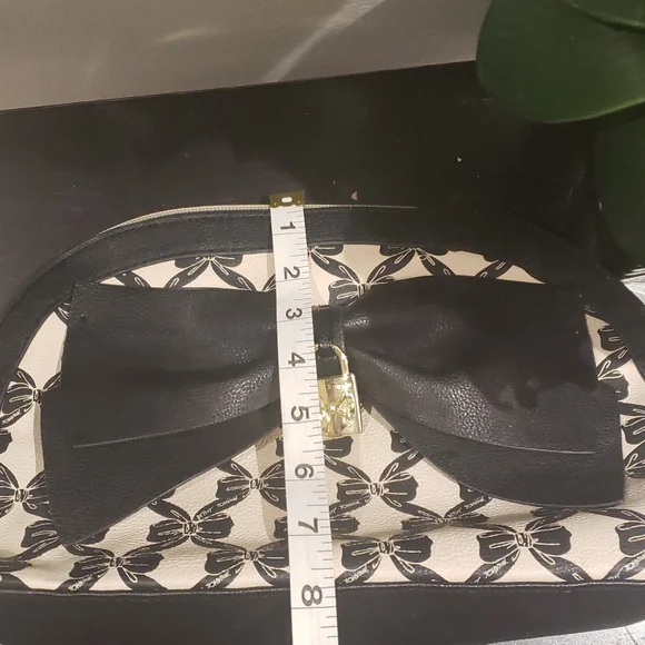 ❣️💫MARK DOWN💫❣️ Betsey Johnson Crossbody Bag - Picture 10 of 10